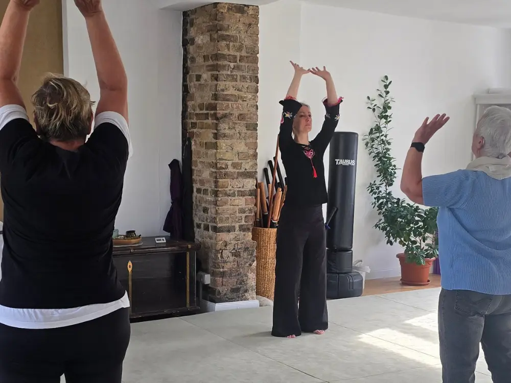 Meditation in Bewegung und Stille mit einer Atemübung sich erden